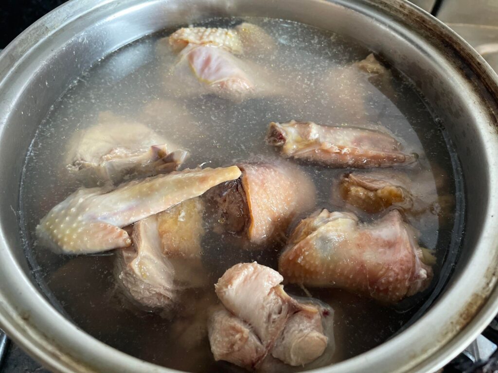 剝皮辣椒雞湯
