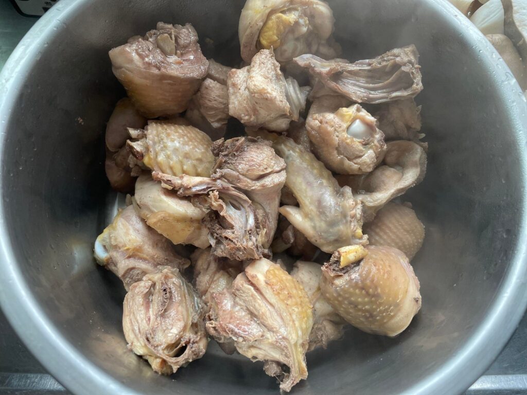 剝皮辣椒雞湯