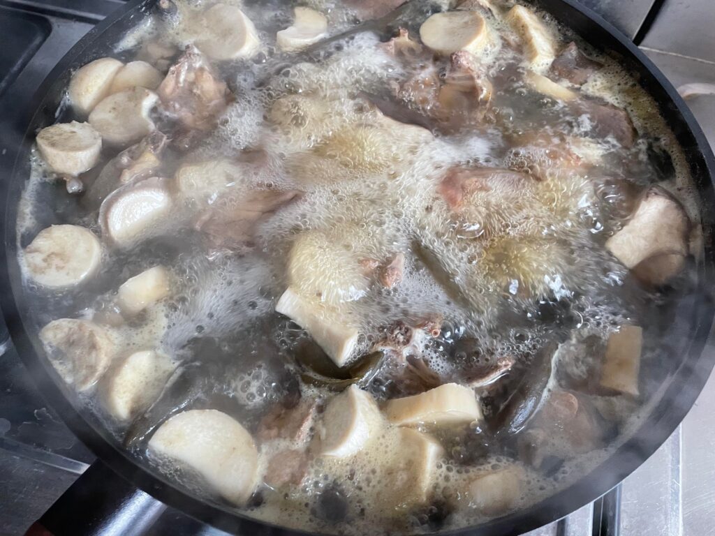 剝皮辣椒雞湯