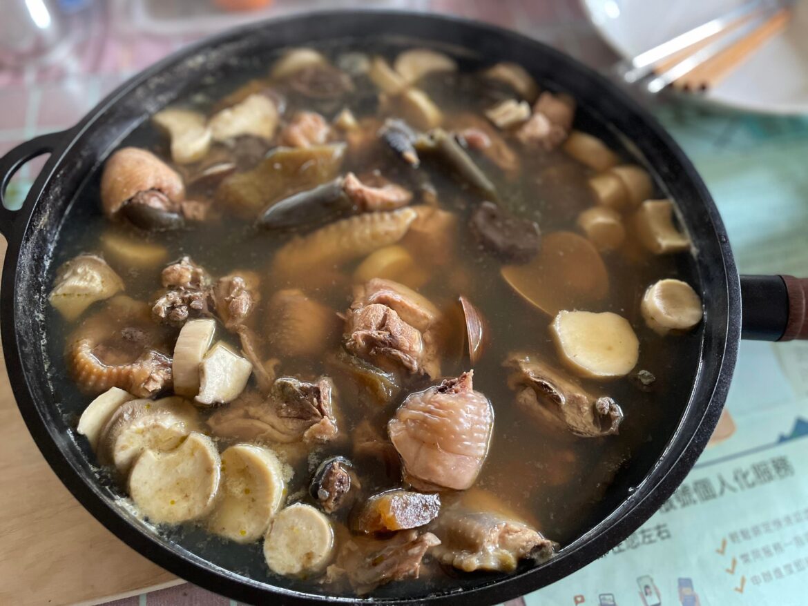 剝皮辣椒雞湯 完工 剝皮辣椒雞湯