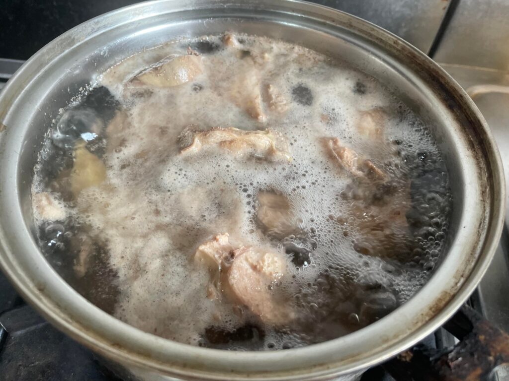 剝皮辣椒雞湯